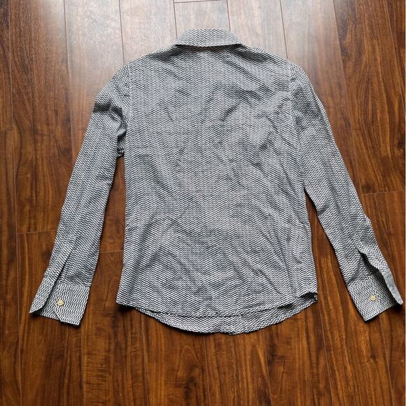 Tory Burch button down with roll tabs black and white chevron patterned shirt - Picture 2 of 8